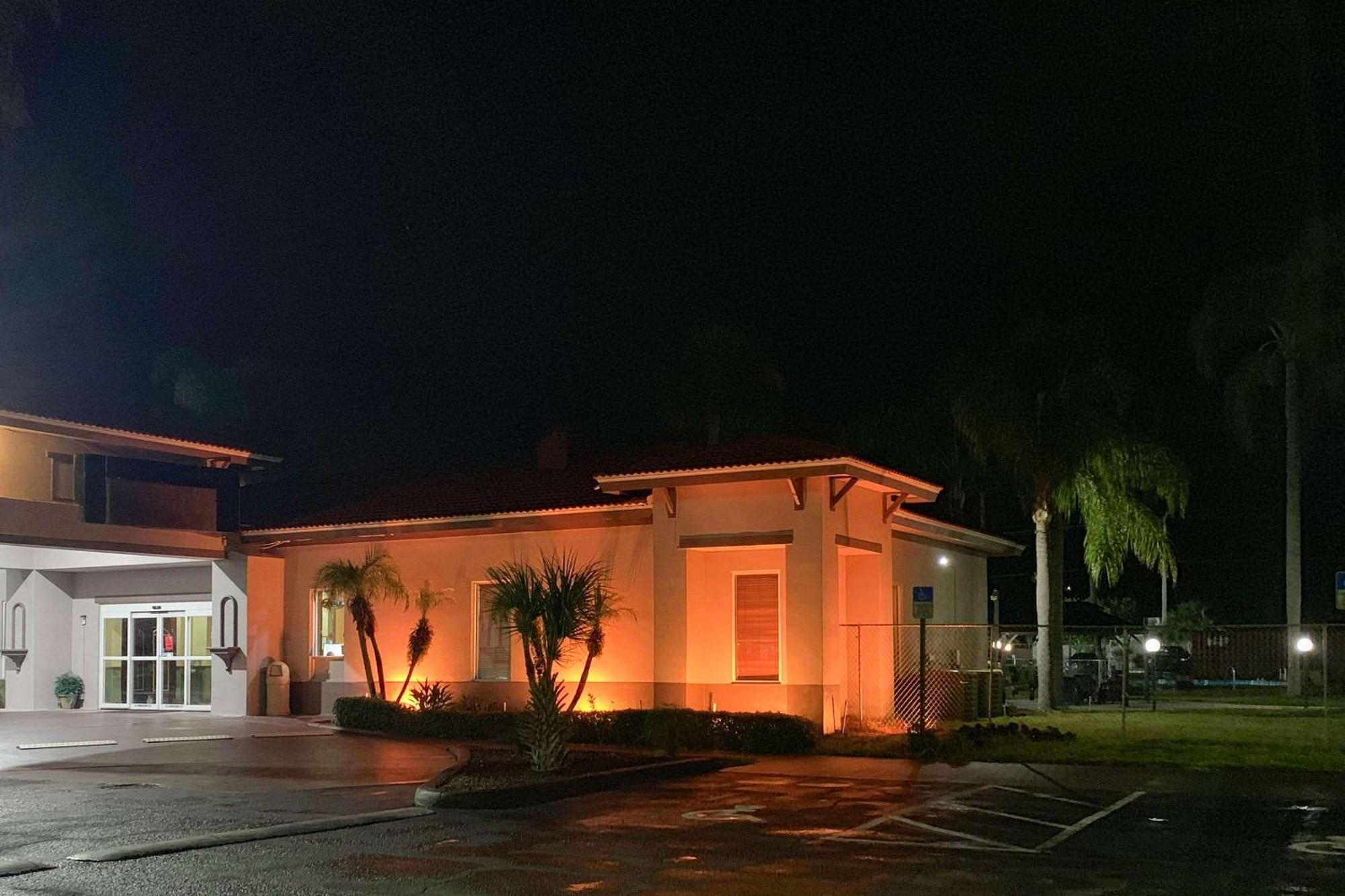 Rodeway Inn Sun City Center Exterior foto