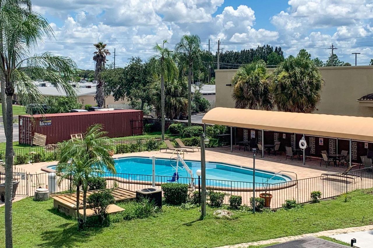 Rodeway Inn Sun City Center Exterior foto